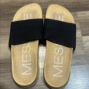 Message slides. Black. Size 40. Like new. Made in Portugal